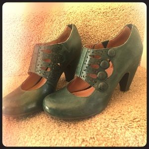 6.5 women's Miz Mooz Heels